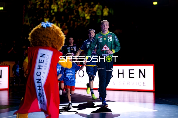 Spieler betreten Halle