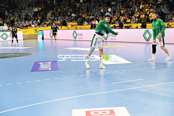 William Bogojevic und Matej Klima beim Passspiel in der SAP Arena