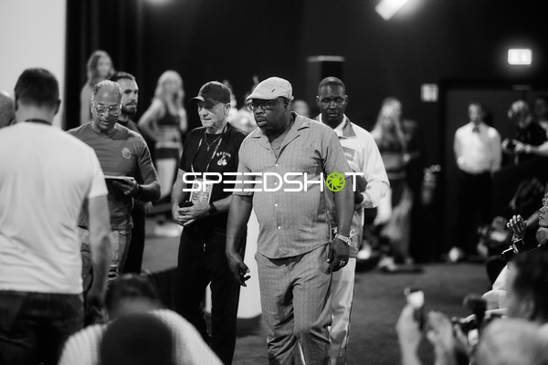 Ringside-Zone Face-Off