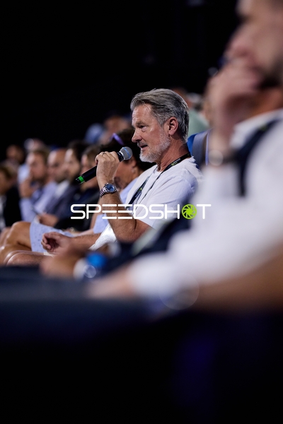 Ringside-Zone Face-Off