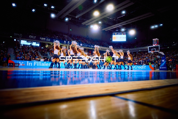 Cheerleader-Performance