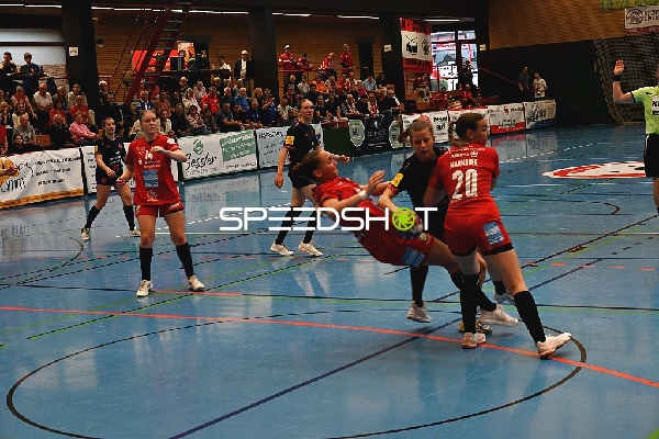 Zweikampf bei Kurpfalz Bären gegen Mainz 05