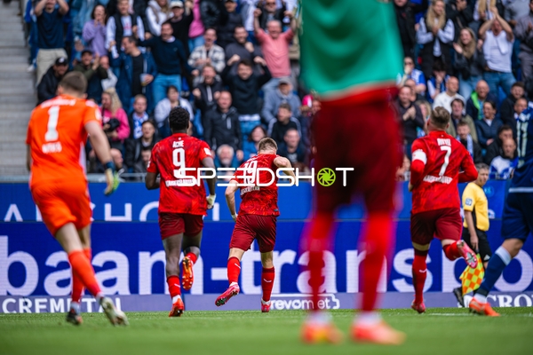 Torjubel Daniel Hanslik (19, 1. FC Kaiserslautern), Ragnar Ache (9, 1. FC Kaiserslautern), Marlon Ritter (7, 1. FC Kaiserslautern)