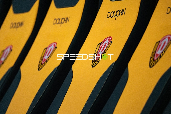 Leere Sitzplätze im Stadion