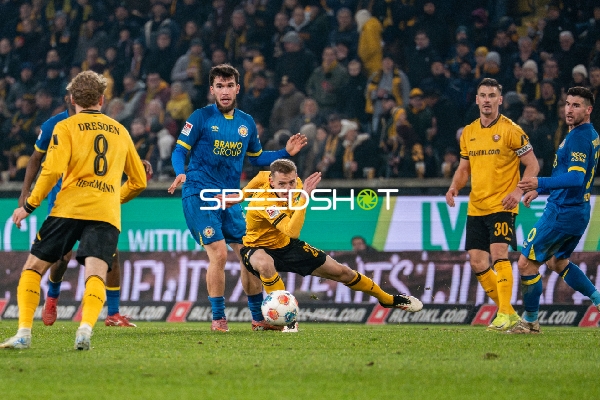 Zweikampf um den Ball