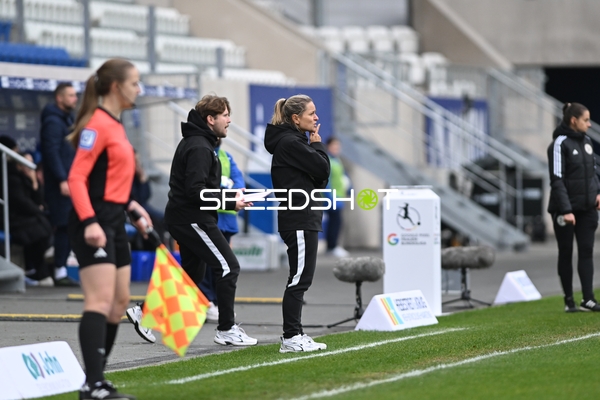 Trainerteam an der Seitenlinie