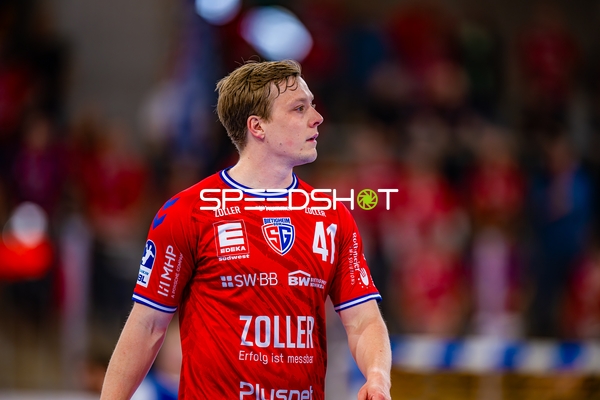 Till Hermann (41, SG BBM Bietigheim) schaut zur Seite