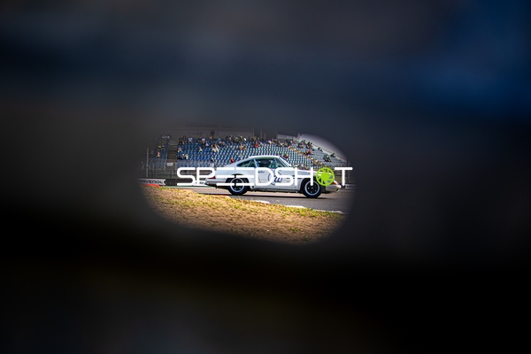 Klassischer Porsche 911 auf der Rennstrecke