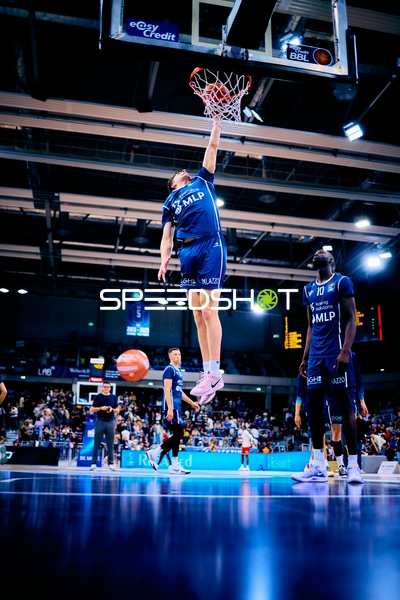 Spektakulärer Dunk der MLP Academics