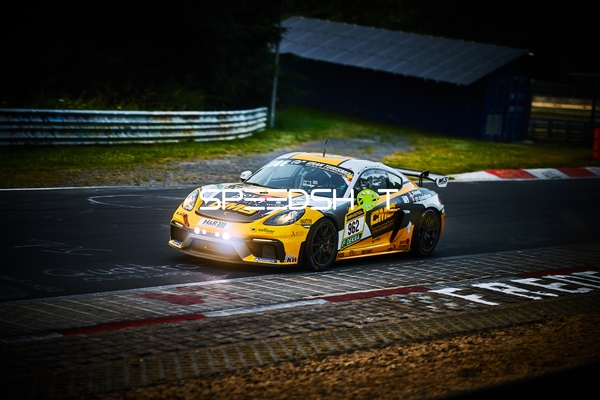 Porsche 718 Cayman auf der Rennstrecke