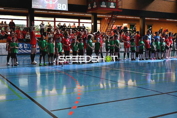 Spieler vor dem Anpfiff in Aufstellung