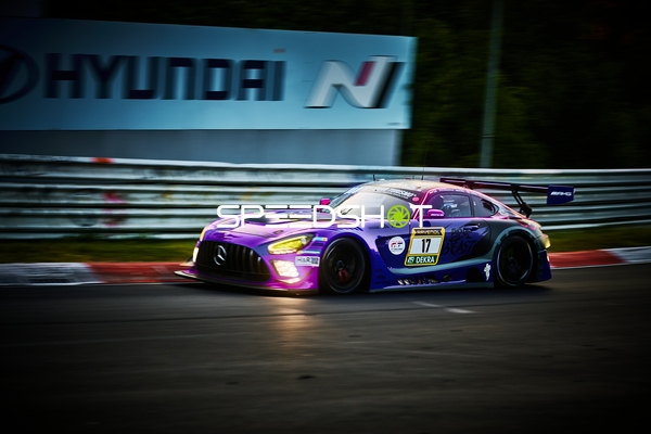 Rennfahrzeug auf der Rennstrecke