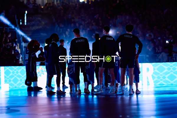 Vor dem Spiel versammelte sich das Team.