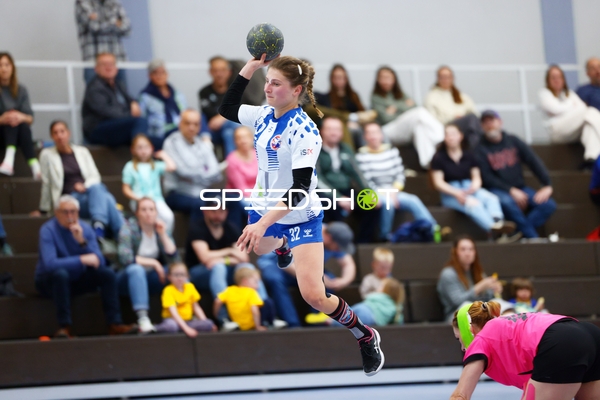 Dynamischer Sprungwurf in der 1. Halbzeit