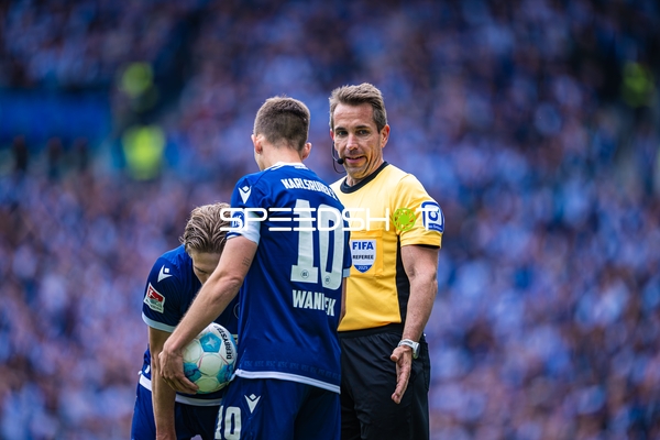 Ballannahme Marvin Wanitzek (10, Karlsruher SC)