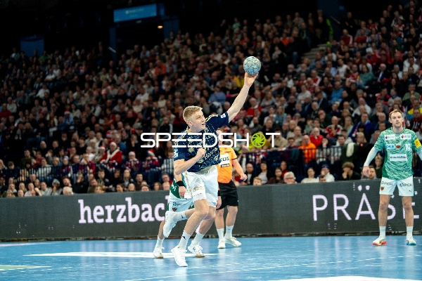 Frederik Bo Andersen (21; HSV Hamburg) mit Wurf