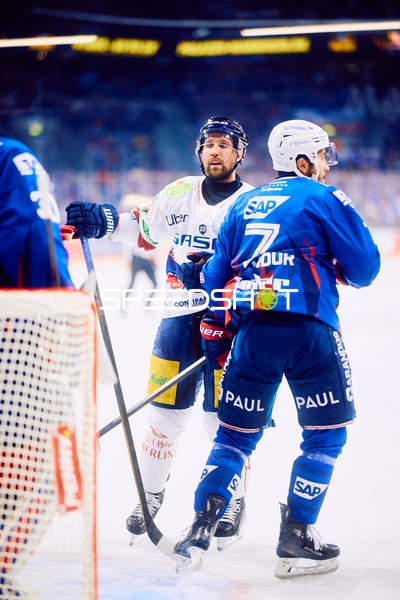 Diskussion zwischen Fontaine und Gilmour