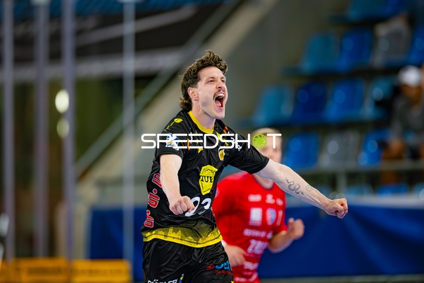 Jannes Krone (23; HSC 2000 Coburg) jubelt nach Tor