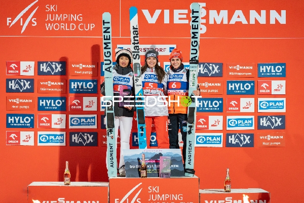 Two-Nights Tour Skispringen Damen Podium