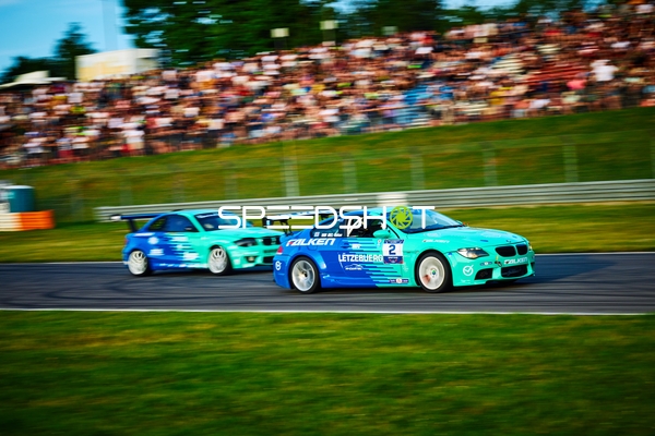 Falken Motorsports Fahrzeuge auf der Strecke