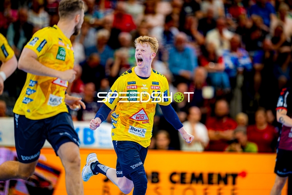 Jon Lindenchrone Andersen (42, Rhein Neckar Löwen) jubelt