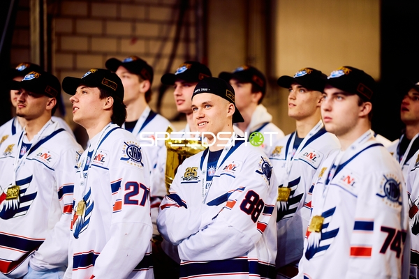 Jungadler feiern Meisterschaftssieg