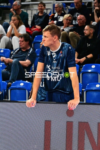 Niklas Würzner (2; MLP) am Spielfeldrand