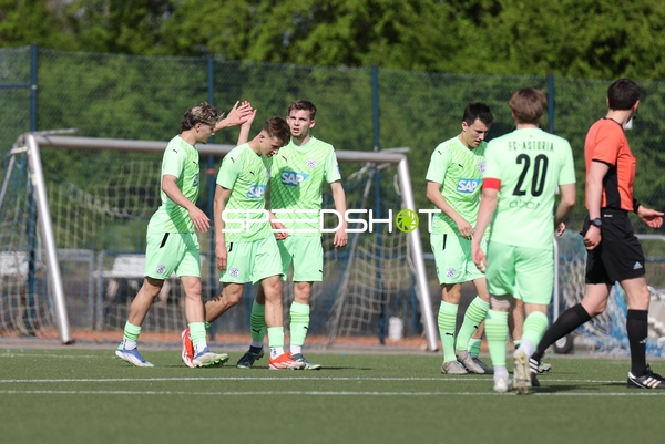 FC-Astoria Walldorf II jubelt nach Torerfolg