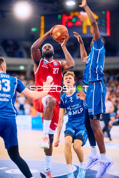 Kampf um den Korb: Würzner in Aktion