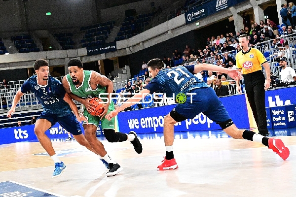 Zweikampf um den Ball