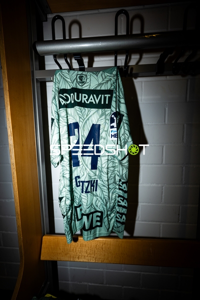 Matchtrikot mit Nummer 24