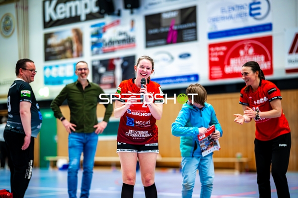 Sophie Räuchle (24, SG Schozach-Bottwartal) spricht ins Mikrofon