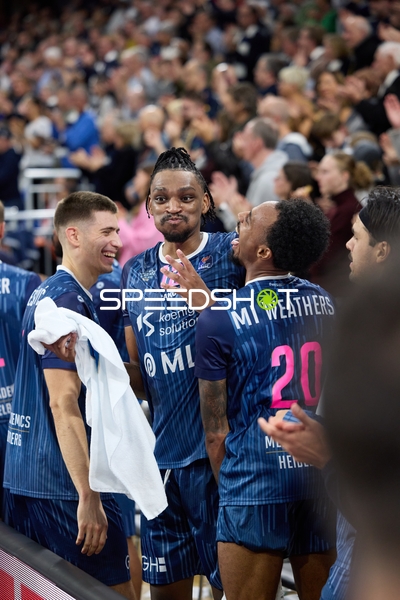 Jubel von Osun Osunniyi (12; MLP Academics Heidelberg) und Dusan Neskovic (7; MLP Academics Heidelberg)