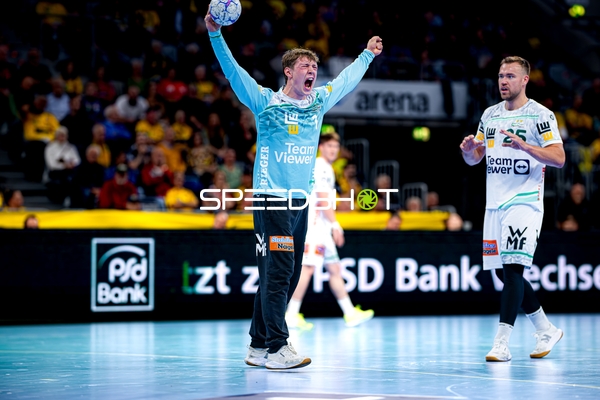 Julian Buchele (1; FAG) jubelt nach Parade