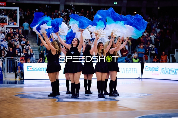 Cheerleader-Performance während des Spiels