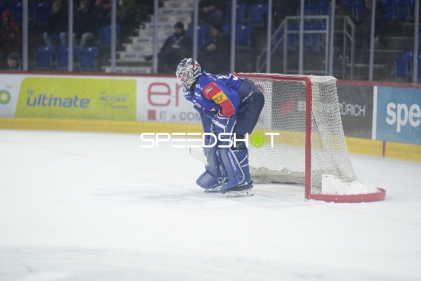 Torwart Ludovic Waeber (35; EHC Kloten) in Aktion