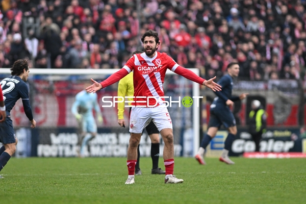 Spieler mit erhobenen Armen