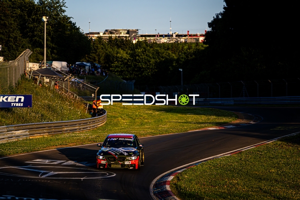 Rennwagen auf Strecke