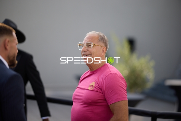 Ringside-Zone Face-Off