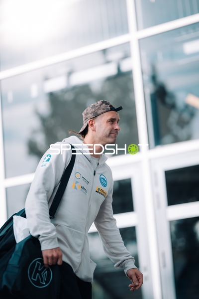 Trainer Sebastian Hinze (Trainer; ThSV Eisenach) betritt Arena