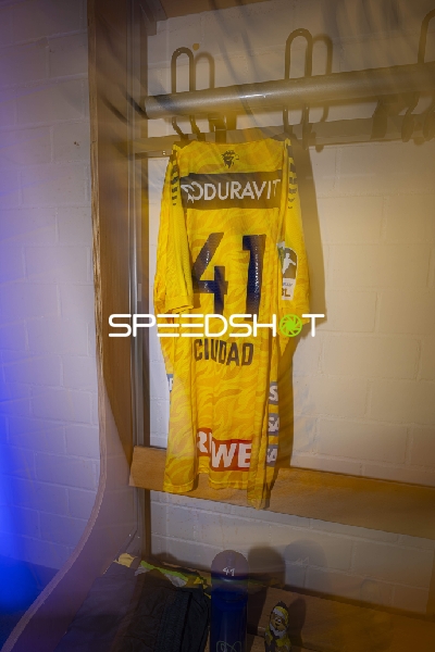 Trikot Elias Cidudad-Benitez (41; Rhein Neckar Löwen) in Kabine