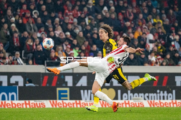 Zweikampf um den Ball