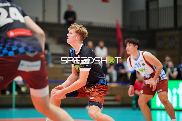 Spielszene mit Janik Sambale (8; WWK Volleys Herrsching)
