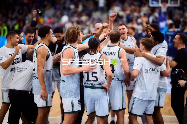 Jubel mit Evans Rapieque (21; Gladiators Trier) und Marten Linßen (12; Gladiators Trier)