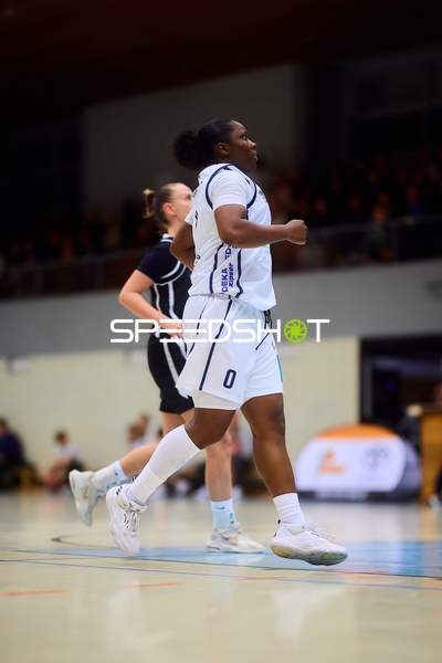 Kelly Moten (0; USC BaseCats Heidelberg) in Aktion