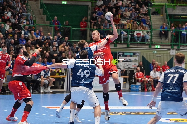 Dainis Krištopāns (10; MT Melsungen) mit Wurf