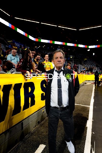 Trainer an der Seitenlinie