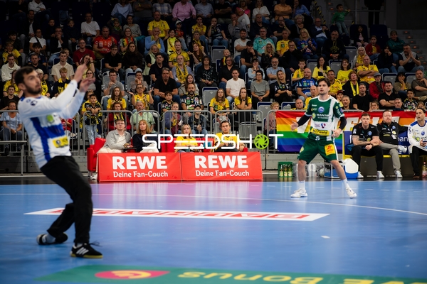 Drei Spieler von Timothy Reichmuth (5; ThSV Eisenach), Silvio Heinevetter (12; ThSV Eisenach) und Matija Spikic (1; ThSV Eisenach) in Aktion