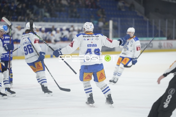 Jan Kovar (43; EV Zug) jubelt nach Tor