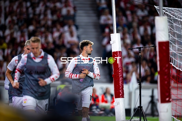 Atakan Karazor beim Aufwärmen